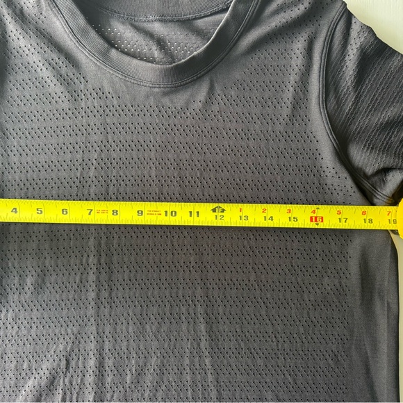 Lululemon Breeze By women’sBlack. Excellent cond.worn a few times size 10 - Picture 4 of 4